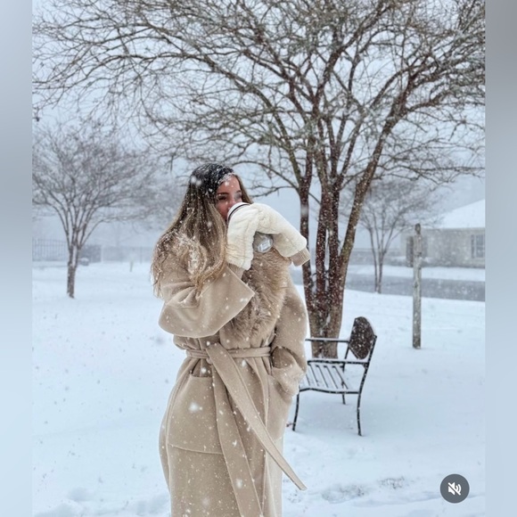 Zara  Faux Fur collar wool blend winter  Coat with waist tie - Picture 5 of 16